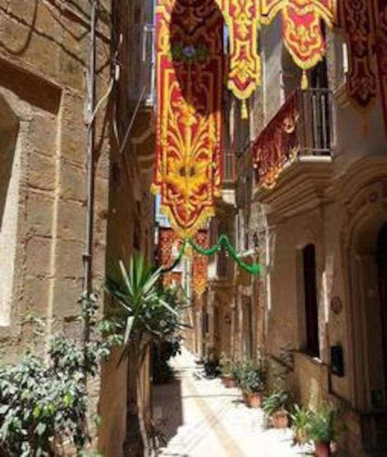 Historic Townhouse In Birgu Center Villa Exterior photo